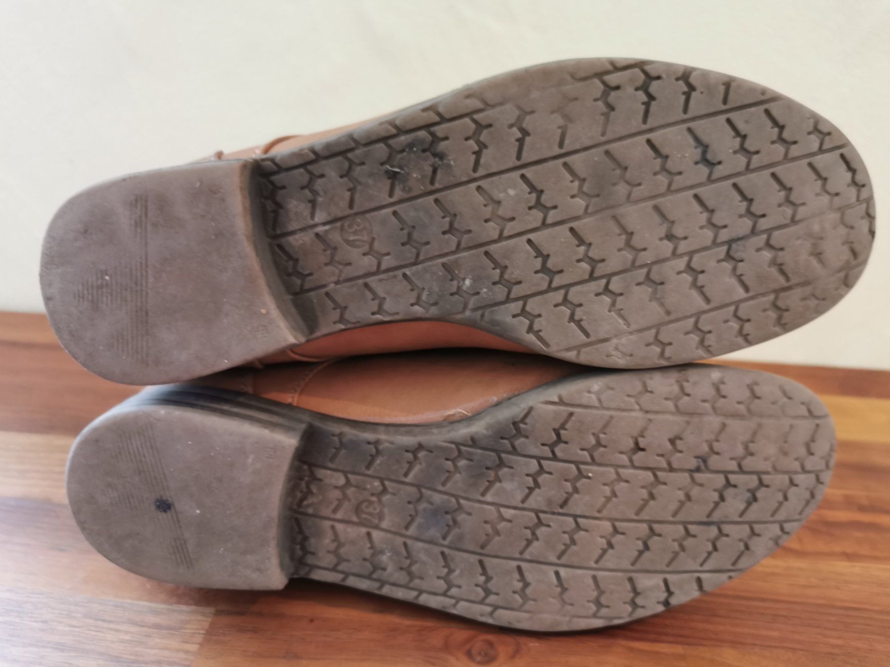 Scarpe da donna: Braune / cognac Stiefeletten mit Nieten Gr.37 – Usato da Boniswil venduto da Totomat-Lady 3