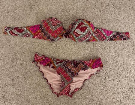 Sommerlicher Bikini mit Muster, Grösse S/M - Neuwertig