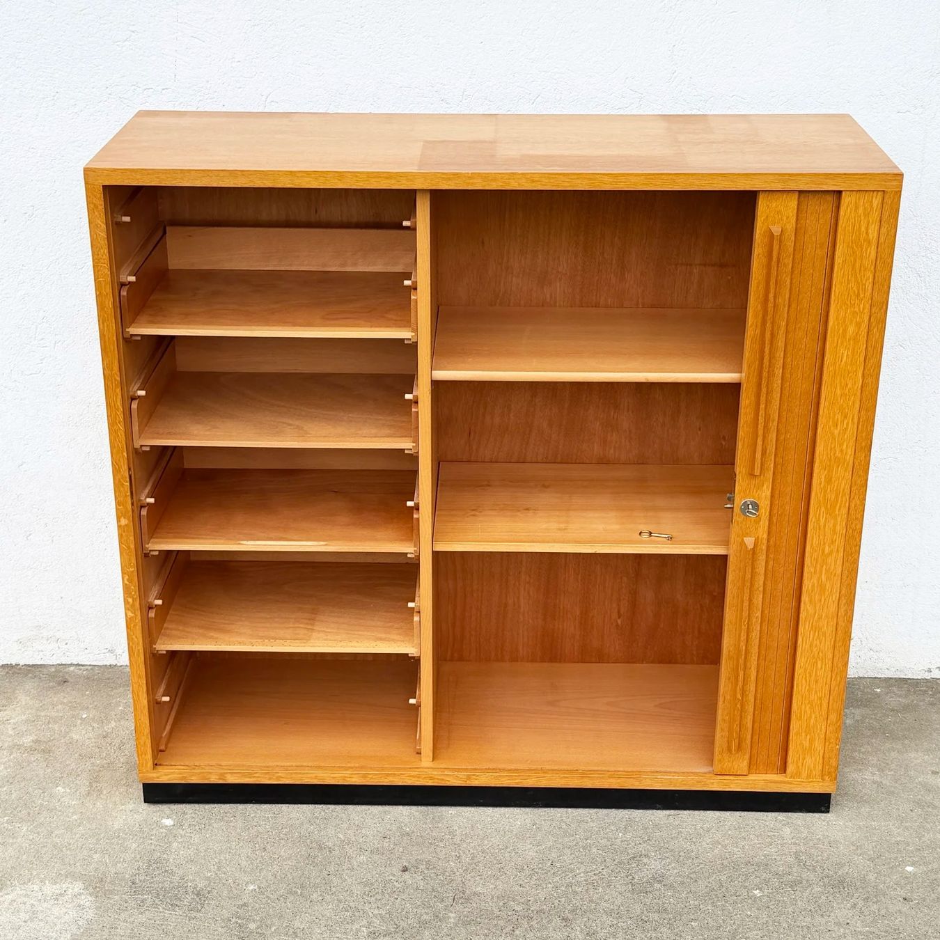 Commodes: 1970er Sideboard / Kommode aus Eichenholz – D'occasion à Bern par Modern-Era 4
