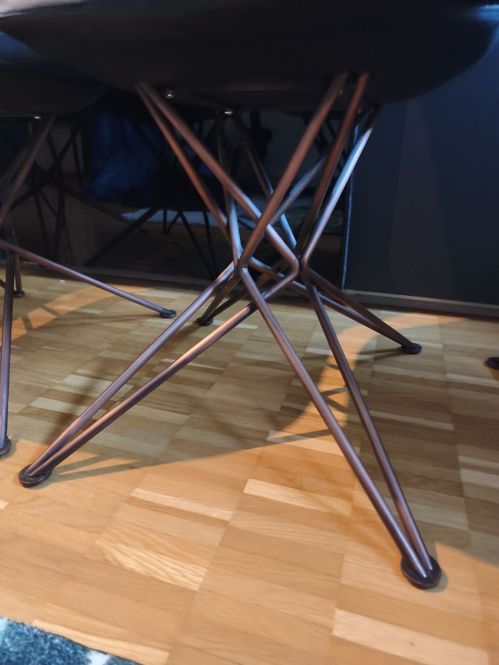 Stühle: 4 hochwertige Design-Stühle im Eames-Style (Eiffel-Base)   – Gebraucht aus Kilchberg ZH von eri_sw8s 3