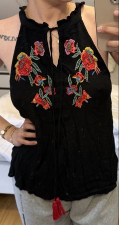 Sommerliches Top mit Blumenmuster, Grösse S, Schwarz 