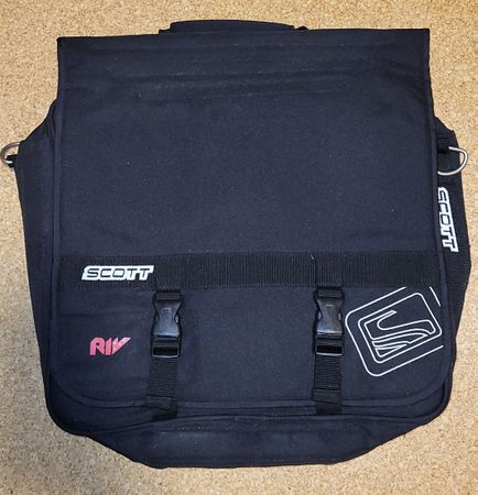 Scott Umhängetasche / Messenger Bag schwarz