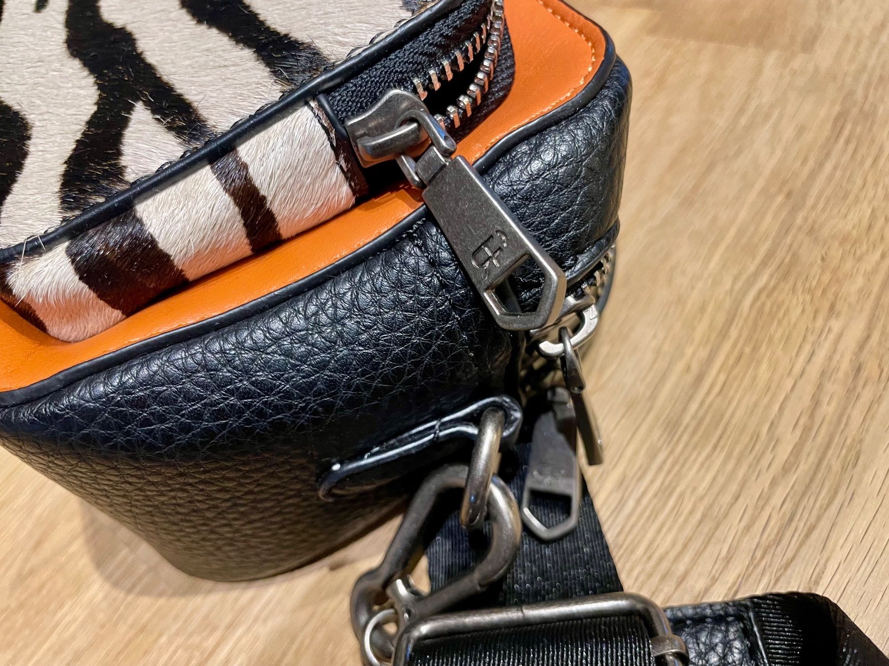 Taschen für Damen: Umhängetasche PARFOIS – Gebraucht aus Bassersdorf von Cincinnati 4