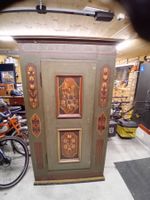 Holzschrank von 1775