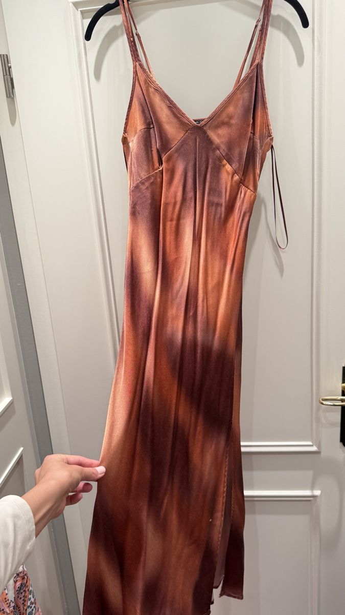 Zara Robes: Robe satinée S – D'occasion à geneve par gro_7mmx