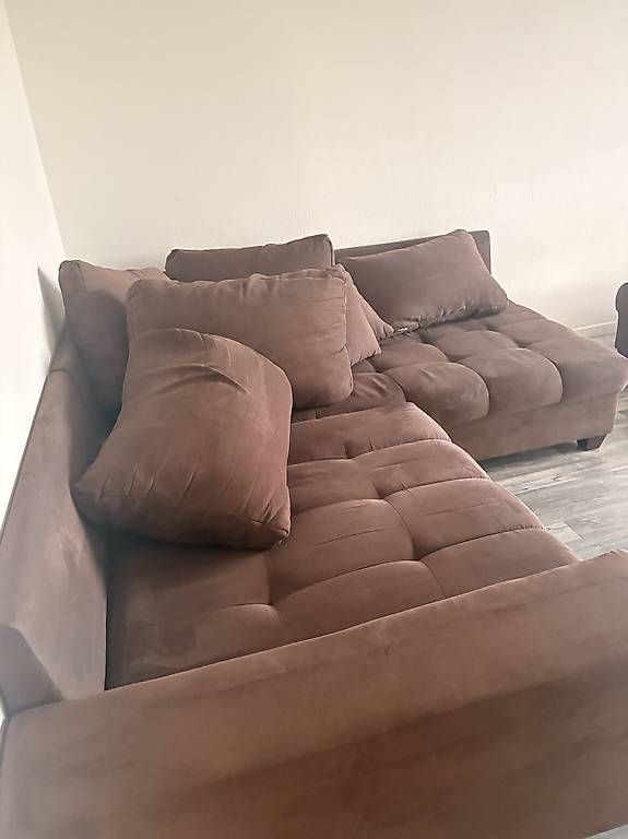 Sofas: Sofa mit Kissen und Hocker  – Gebraucht aus Schaffhausen von ann_q9gv 1
