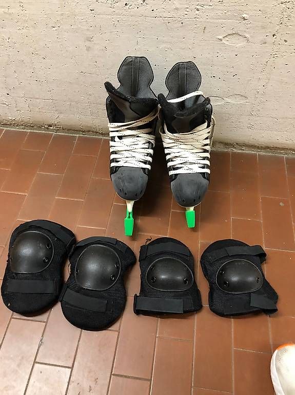 Pattini da ghiaccio: Pattini Hockey  – Usato da Morbio Inferiore venduto da dmi_2xll