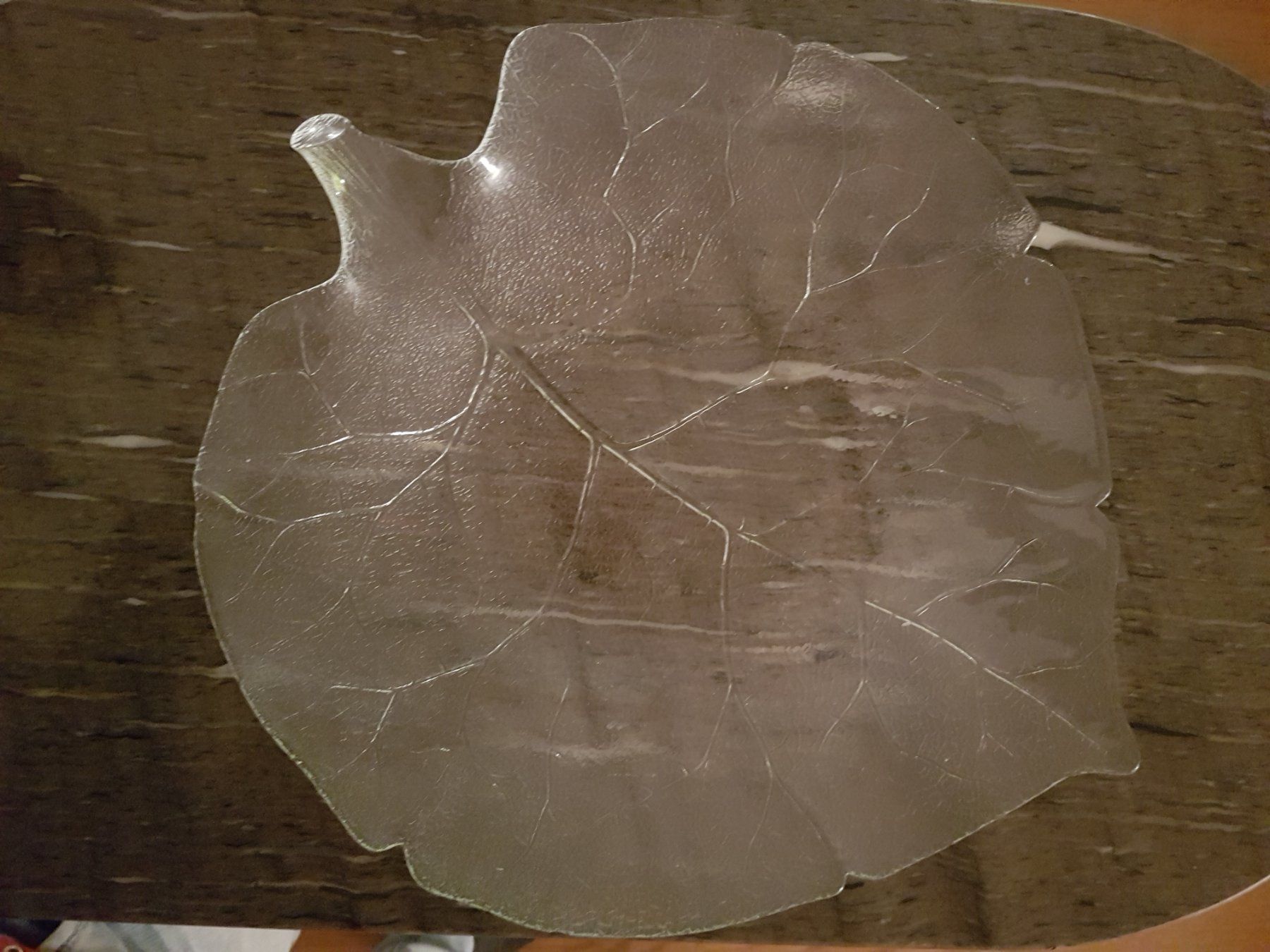 Servierplatten: Glasschale grosses Blatt – Gebraucht aus Adlikon von  1