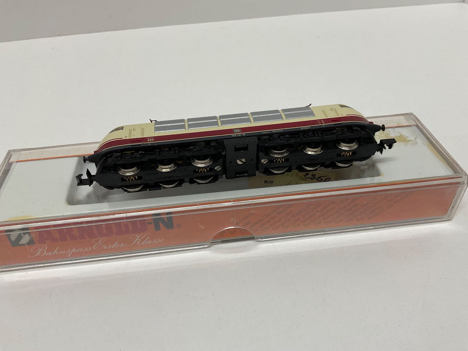 Arnold Modellini di ferrovie: Arnold N 2350 BR 103 der DB, Bespielt mit Verpackung – Usato da Chur venduto da Chur75 6