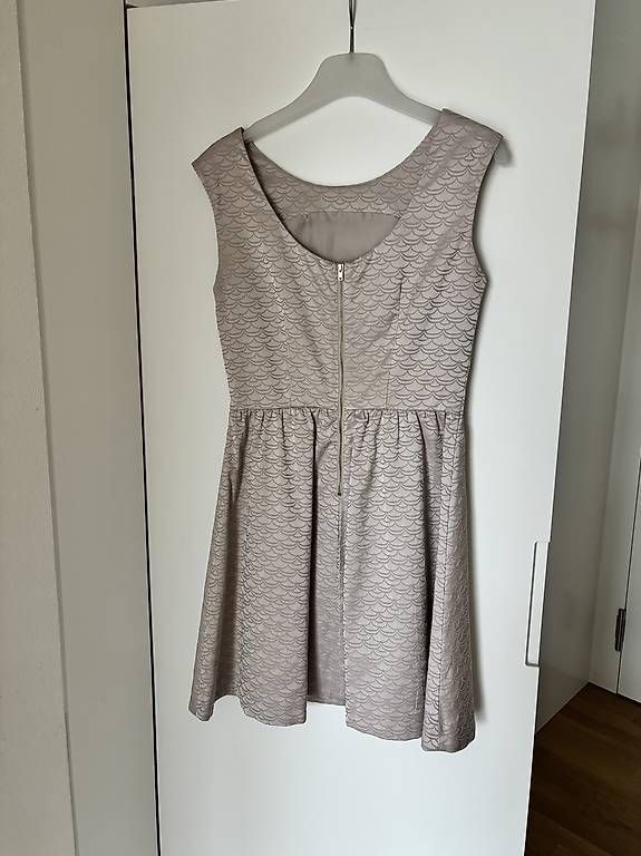 H&M Vestiti: H&M Kleid, grau/silber, Gr.38 – Usato da Horgen venduto da sab_kp8l 1
