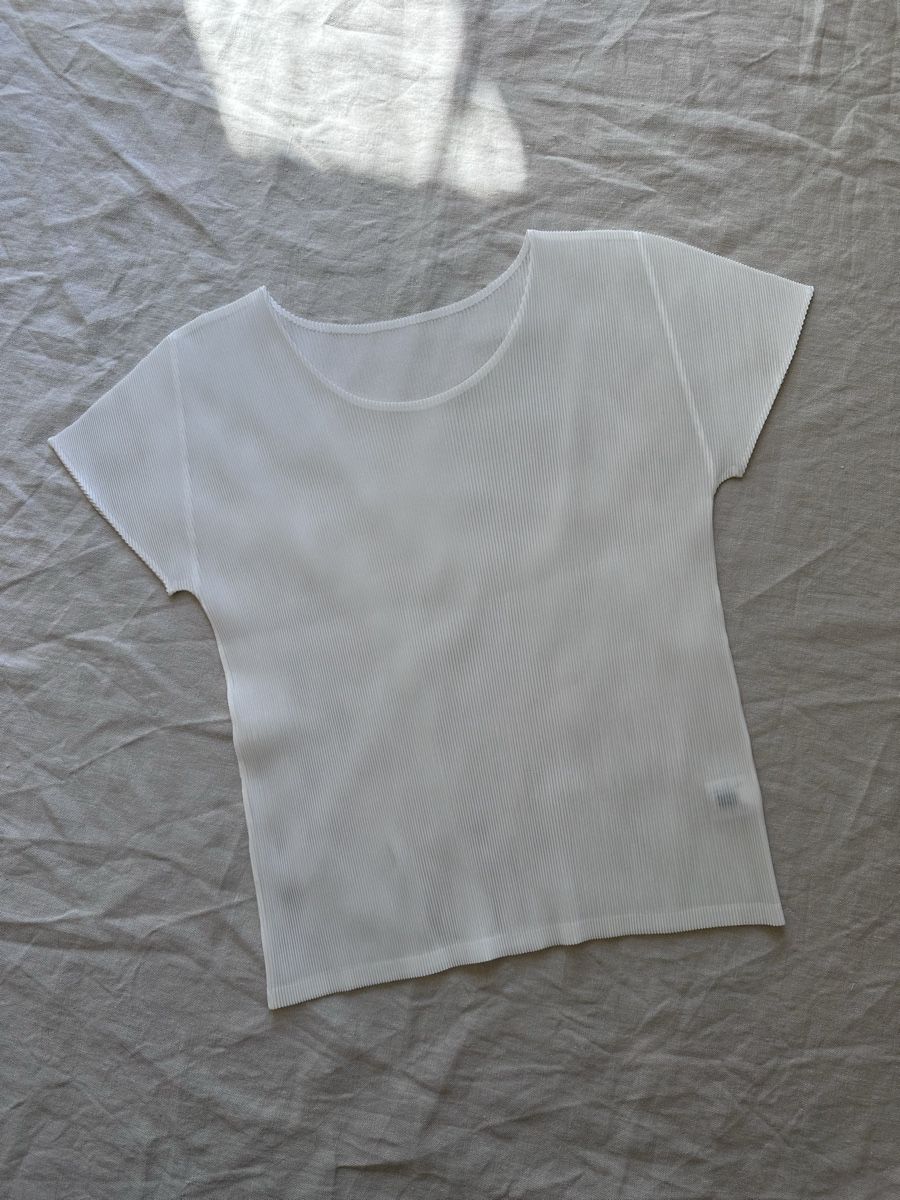 Issey Miyake Top: PLEATS PLEASE Issey Miyake Top – Nuovo (secondo la descrizione) da Gandria venduto da dada88_ 1