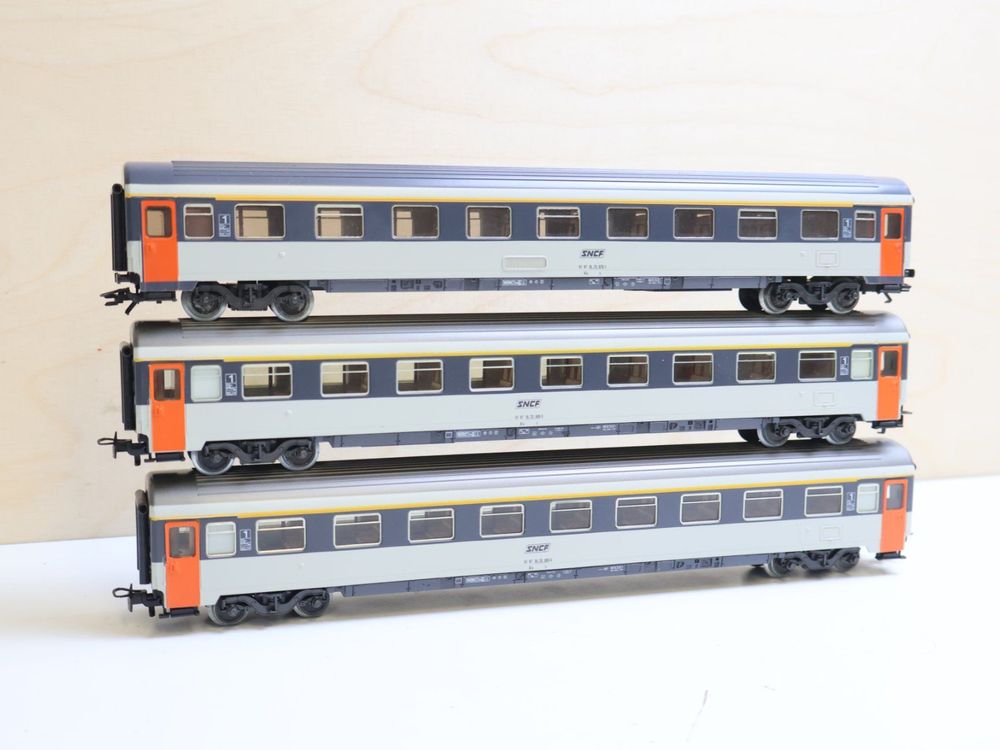 Couvert SNCF enseigne Bière Mutzig - H0