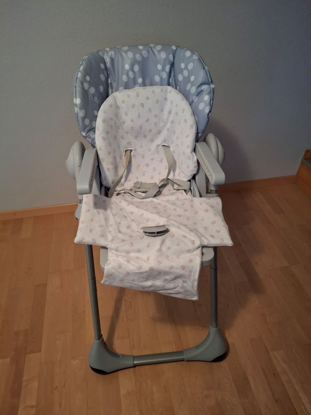Chicco Seggioloni: Chicco Polly Progress 2, Kinderhochstuhl grau – Usato da Baden venduto da gme_x9g2