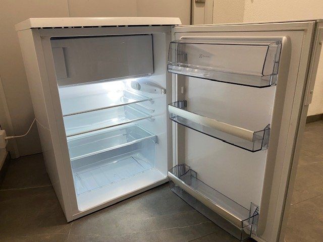 Electrolux Frigoriferi: Kühlschrank ELECTROLUX TK 137 - Modell 2021 – Usato da Niederhasli venduto da Tigerproduct 2