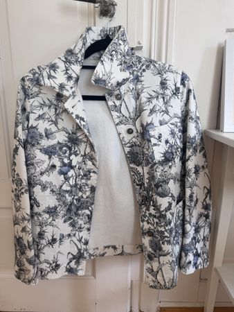 Dior Denim Jacke mit Blumenmuster, Gr. 36 - Neuwertig!