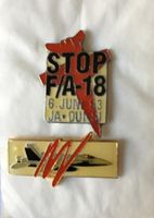 2 Pins "Stop Kauf der F/A-18"