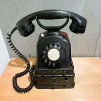 Vintage-Wählscheiben-Telefon in klassischem Schwarz