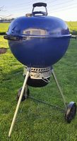 Exklusiver blauer Weber Grill, 56cm
