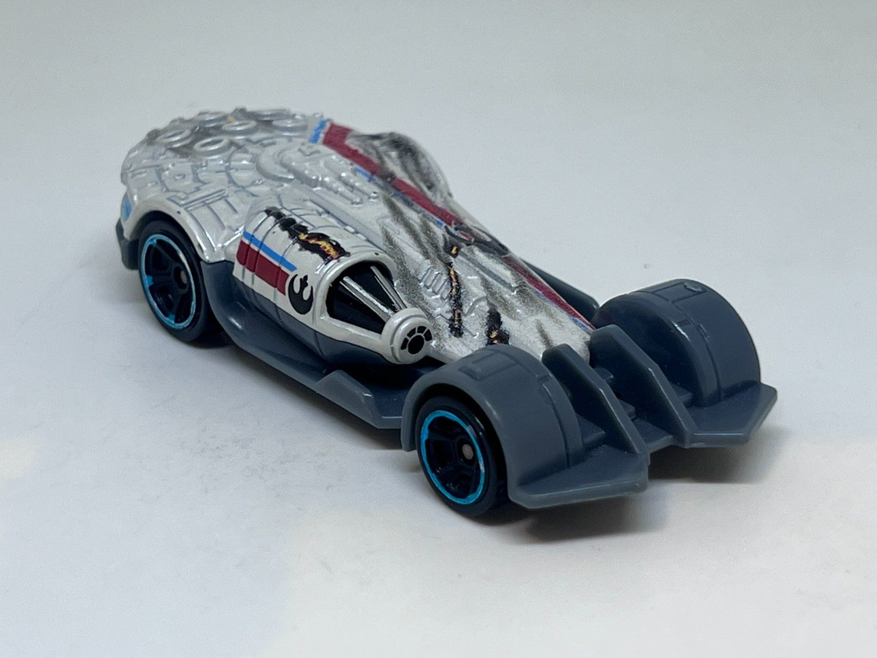 Hot Wheels Modellini d'auto: Hot Wheels Millennium Falcon #419 – Usato da Wildegg venduto da LaaBoutique