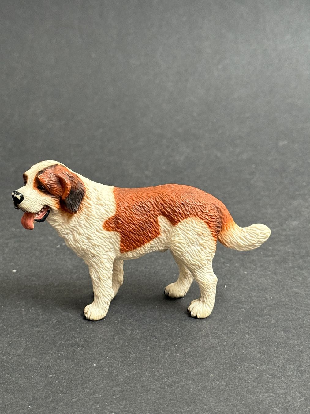 Schleich Statuette: Schleich Bernhardiner Rüde Hund – Usato da Ennetbaden venduto da mapa05