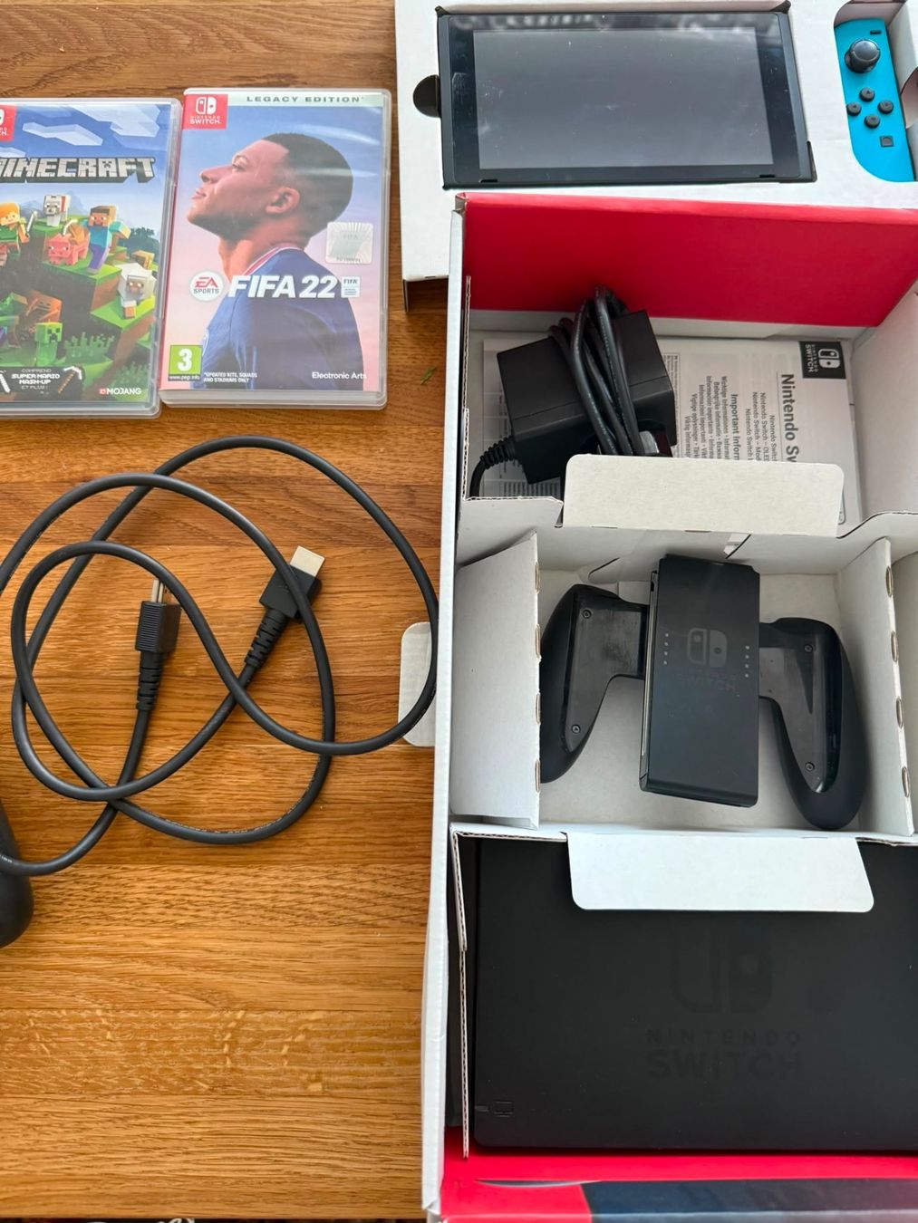 Nintendo Consoles: Nintendo Switch Bundle + Pro Controller + 5 Spiele + – D'occasion à Oberweningen par Achille.3 1
