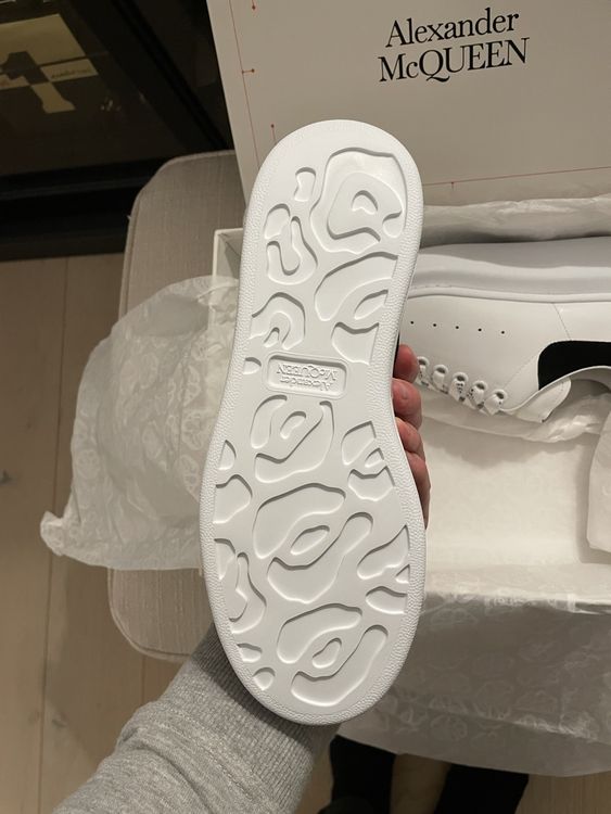 Alexander Mcqueen Chaussures femmes: Neu & ungetragen: Alexander McQueen Sneaker Larry – Neuf avec emballage d'origine à Zürich par rob_qh6m 4