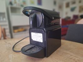 Nespresso Kapselmaschine DeLonghi EN85 schwarz, guter Zustan