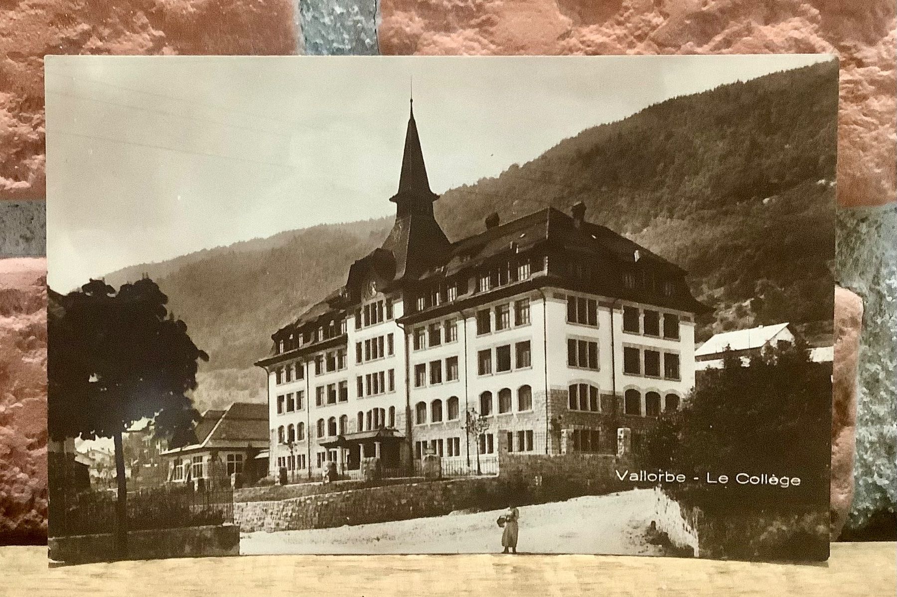 Cartes postales: VALLORBE - Le Collège - Schulhaus – D'occasion à Root par ENGLAND-TREASURES