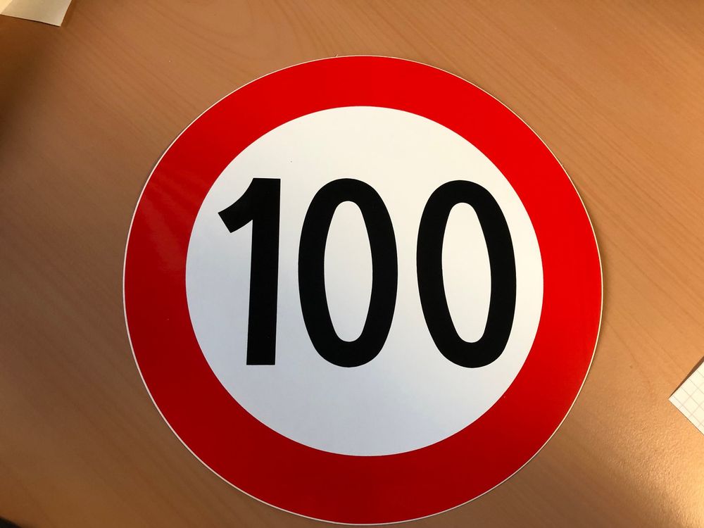 Anhänger 100 km/h Aufkleber (Neu (gemäss Beschreibung)) in Gampelen für ...