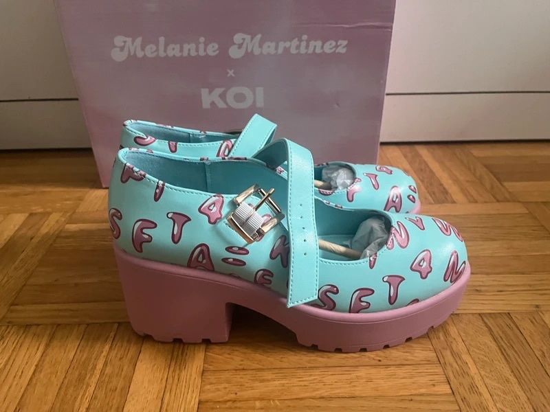 Damenschuhe: Chaussures Koi x Melanie Martinez – Neu und originalverpackt aus Onex von Mochiruu 3
