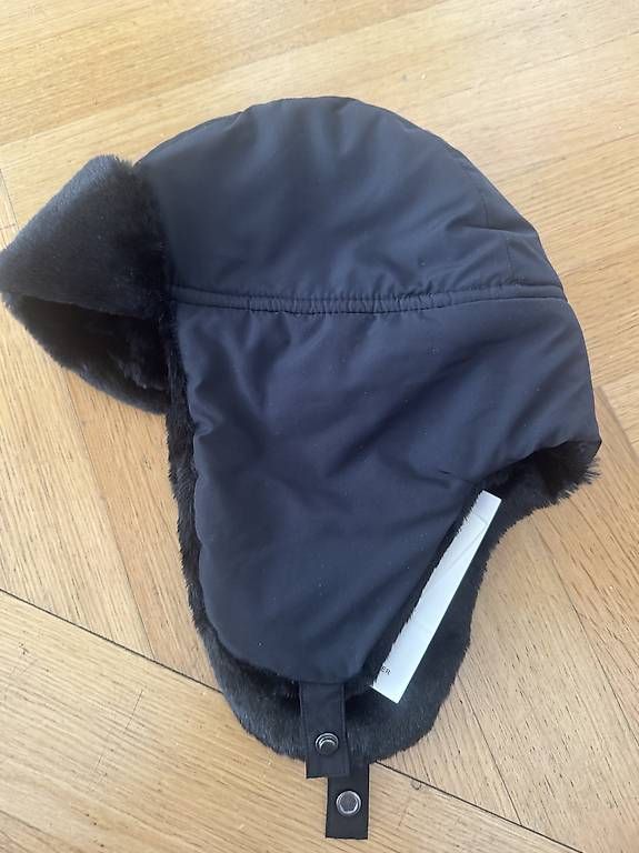 Altro in  Abbigliamento & Accessori: Cos Balaclava Nero  – Usato da Muralto venduto da bma_28rb