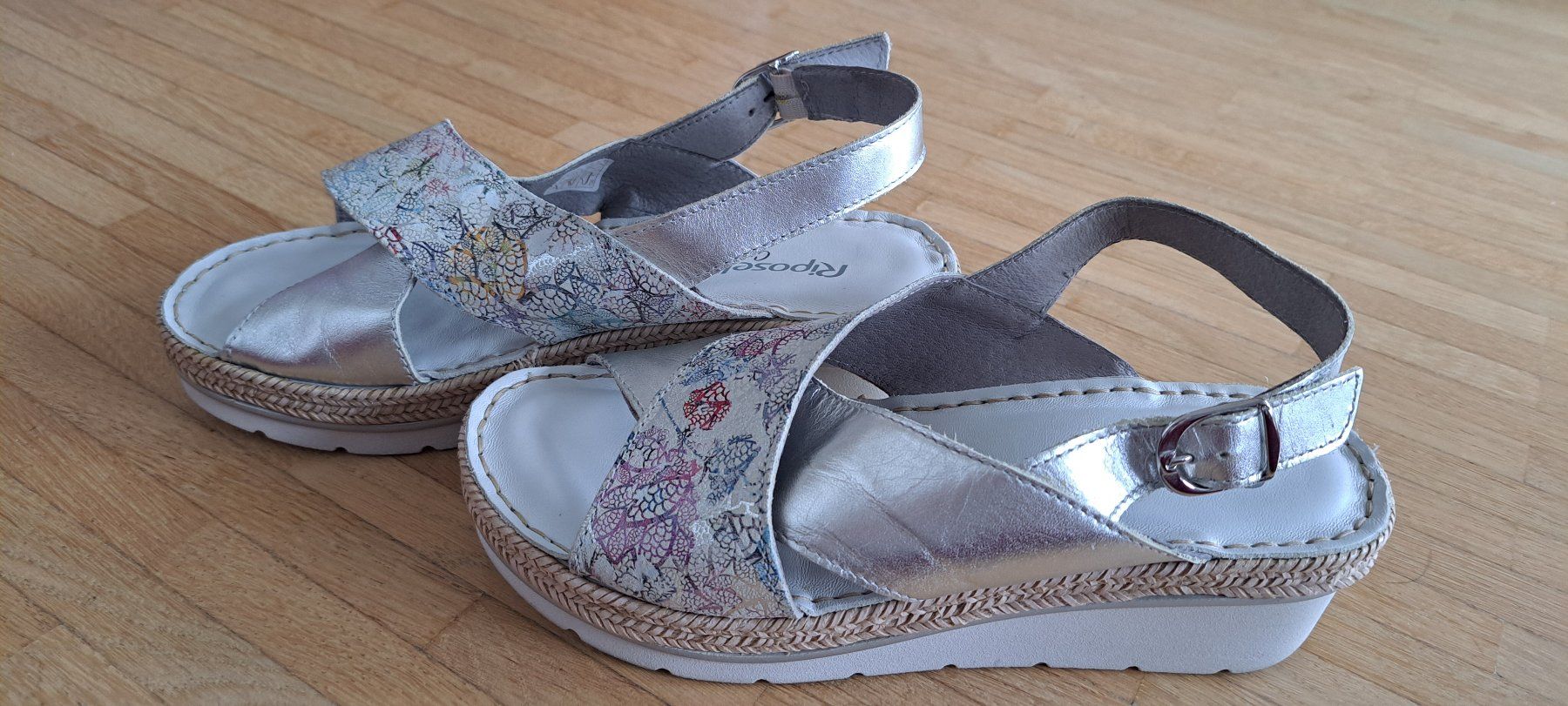 Scarpe da donna: Sandales élégantes et modernes – Nuovo (secondo la descrizione) da Le Mont-sur-Lausanne venduto da olatiu 1
