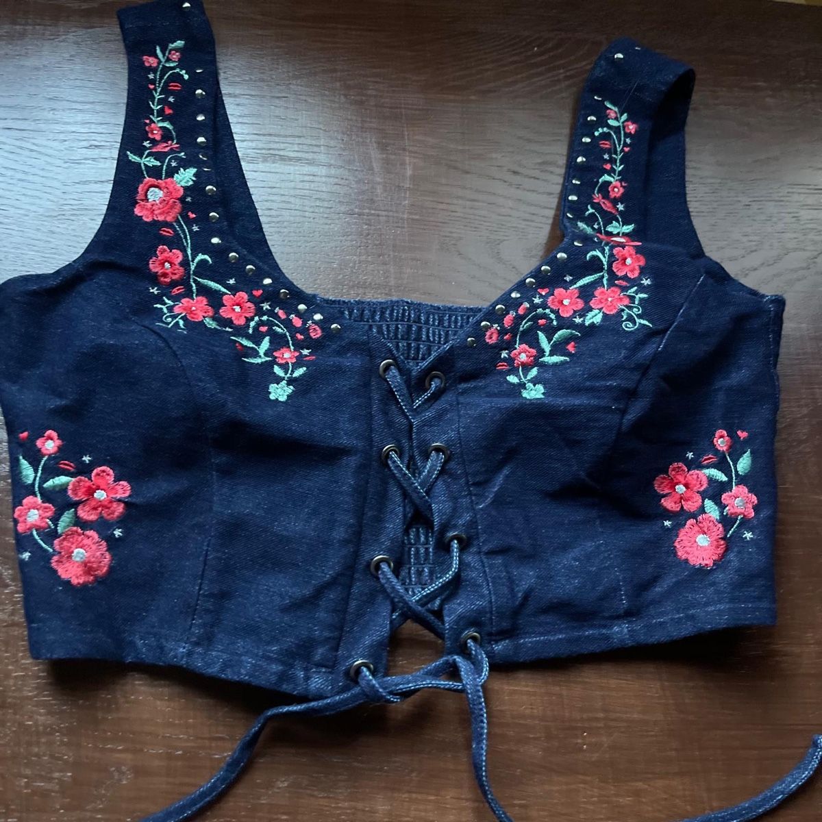 Tops: Sexy Top corto in jeans con lacci e borchie – Neu (gemäss Beschreibung) aus Locarno von Fixed8