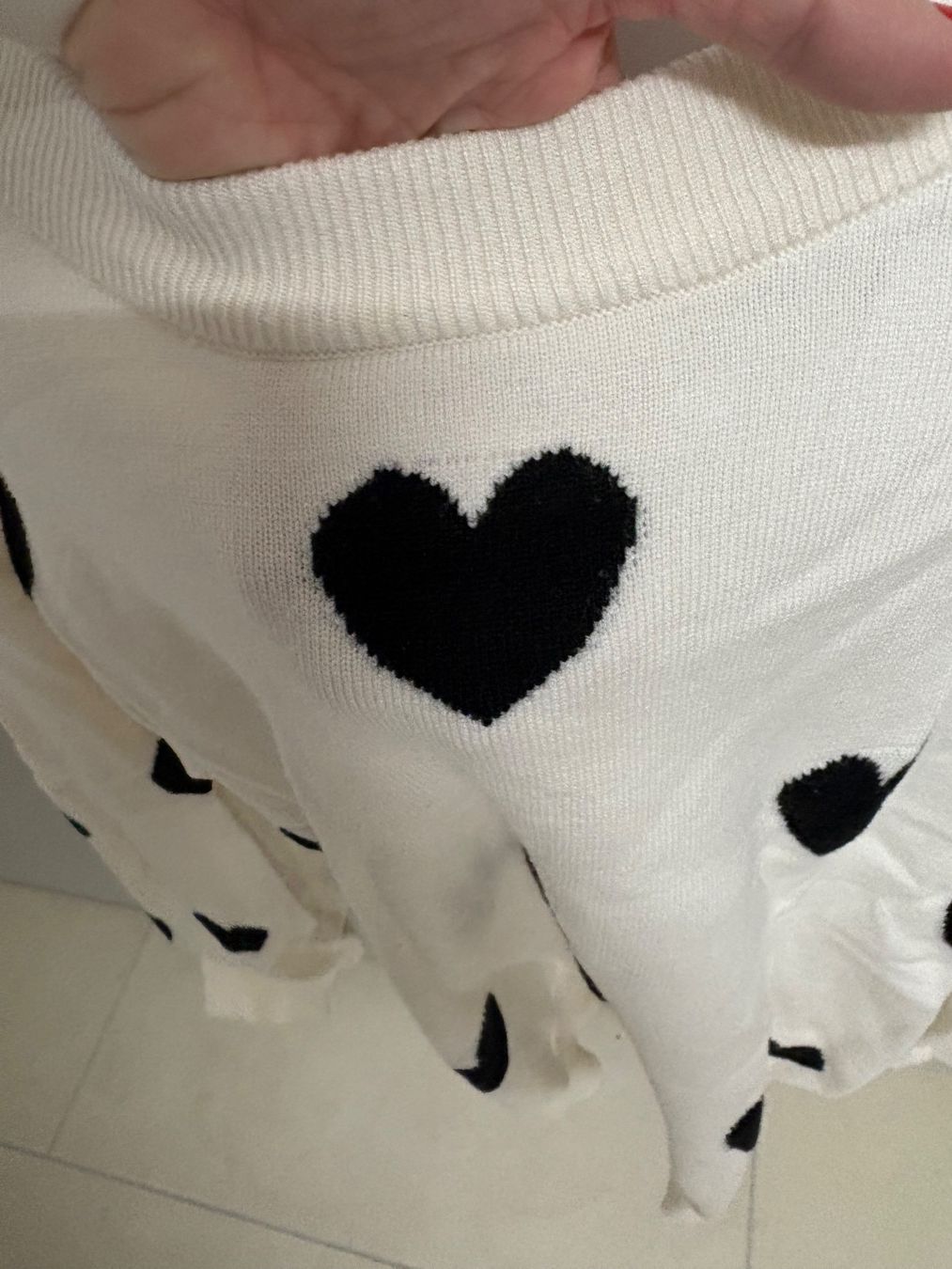 Maglioni & Felpe: Süsser Pullover beige / schwarz mit Herzen, Grösse M – Usato da Basel venduto da Tierschutz-Flohmi 2