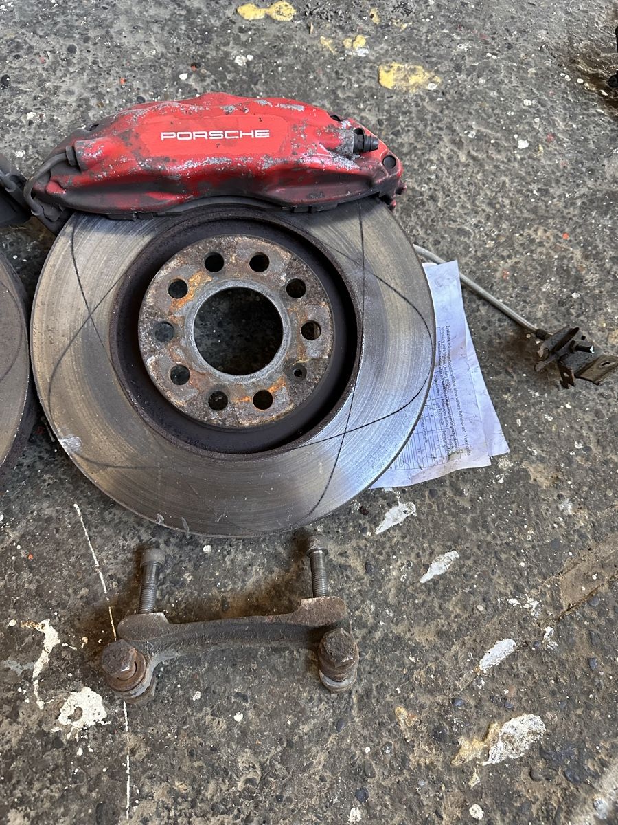 Porsche Tutti pezzi di ricambio auto: Audi s4 b5 Porsche-Bremse – Usato da Oetwil am See venduto da CarParts 2