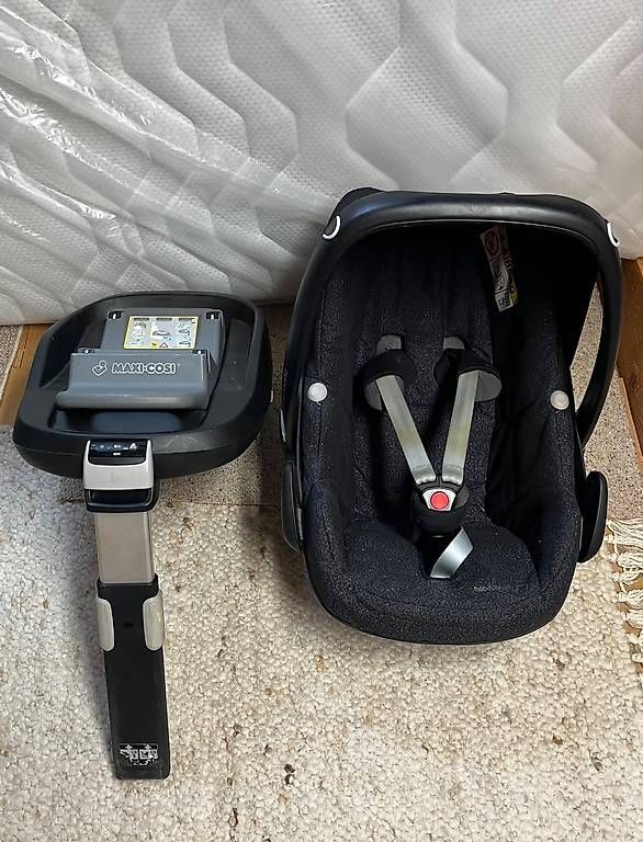 Maxi-Cosi Seggiolini per auto: Maxi Cosi Babyschale inkl. Isofix – Usato da aegerten venduto da Pawe3