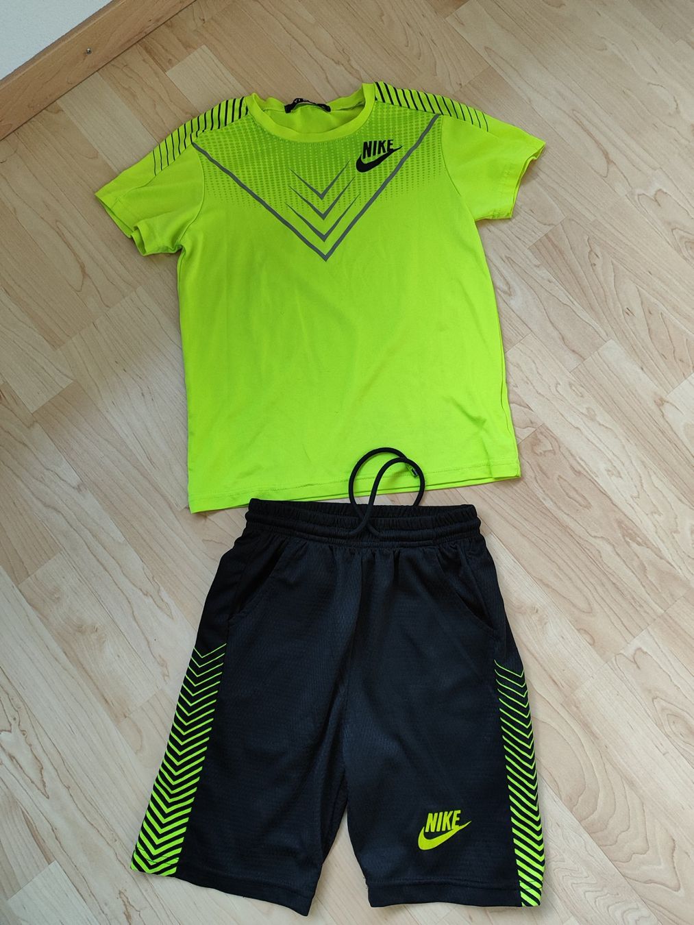 Scarpe, pantaloni & magliette da ginnastica: Turnset, Tricot gelb Gr. 128 – Usato da Seon venduto da Mandes1