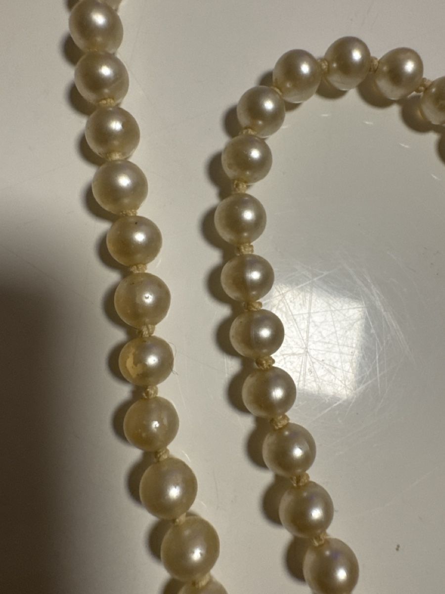 Catenine: Extra lange Vintage Perlenkette einreihig mit Tonnenverschlu – Usato da Winterthur venduto da han_m89f