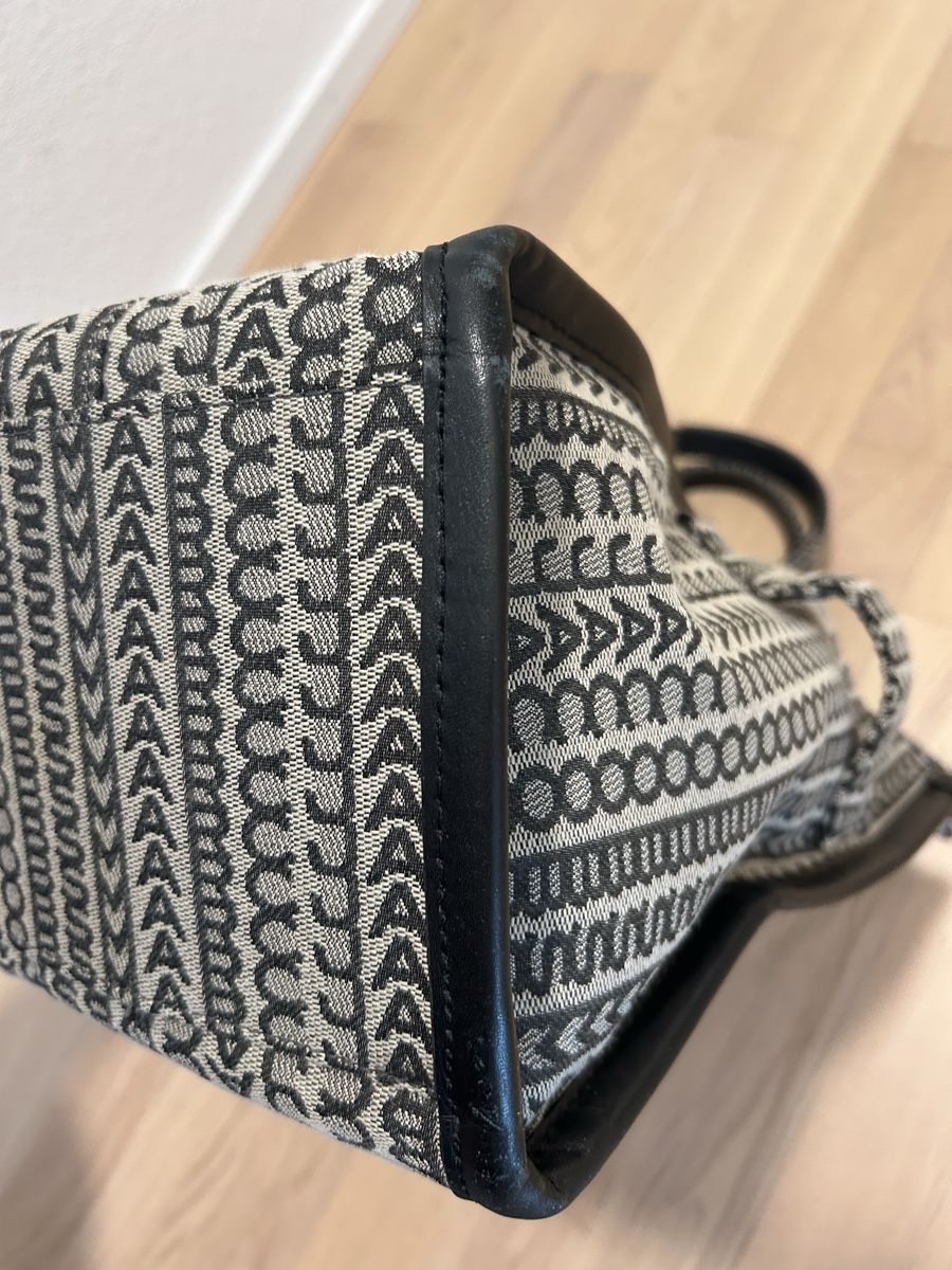 Marc Jacobs Sacs femmes: Marc Jacobs Monogram Tote Bag – D'occasion à Beromünster par plantie 5