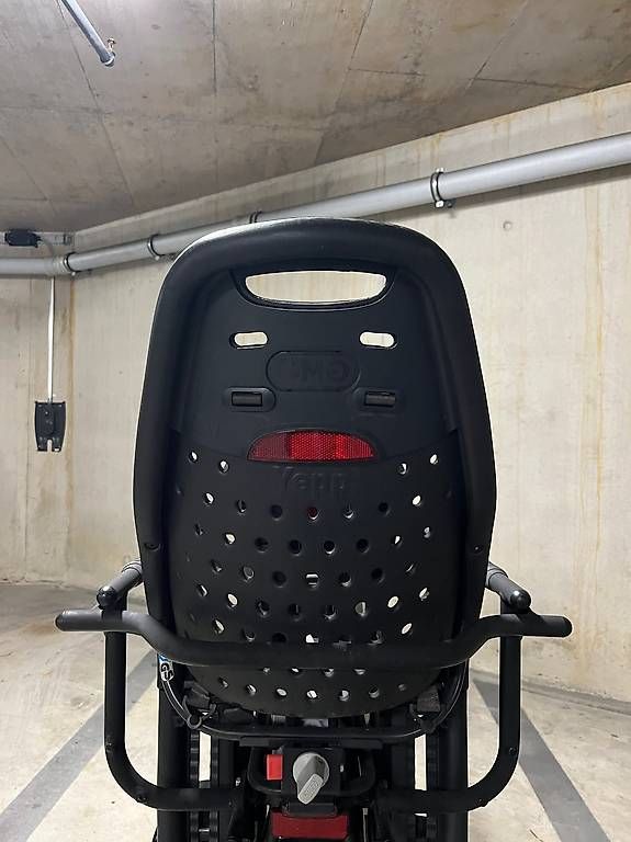 Porte-bébés ventraux & dorsaux: Siège vélo Thule Yepp Maxi – D'occasion à Lausanne par SimonDurand 2
