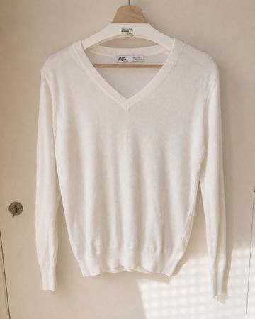 ZARA V-Neck Sweater White Size S good condition