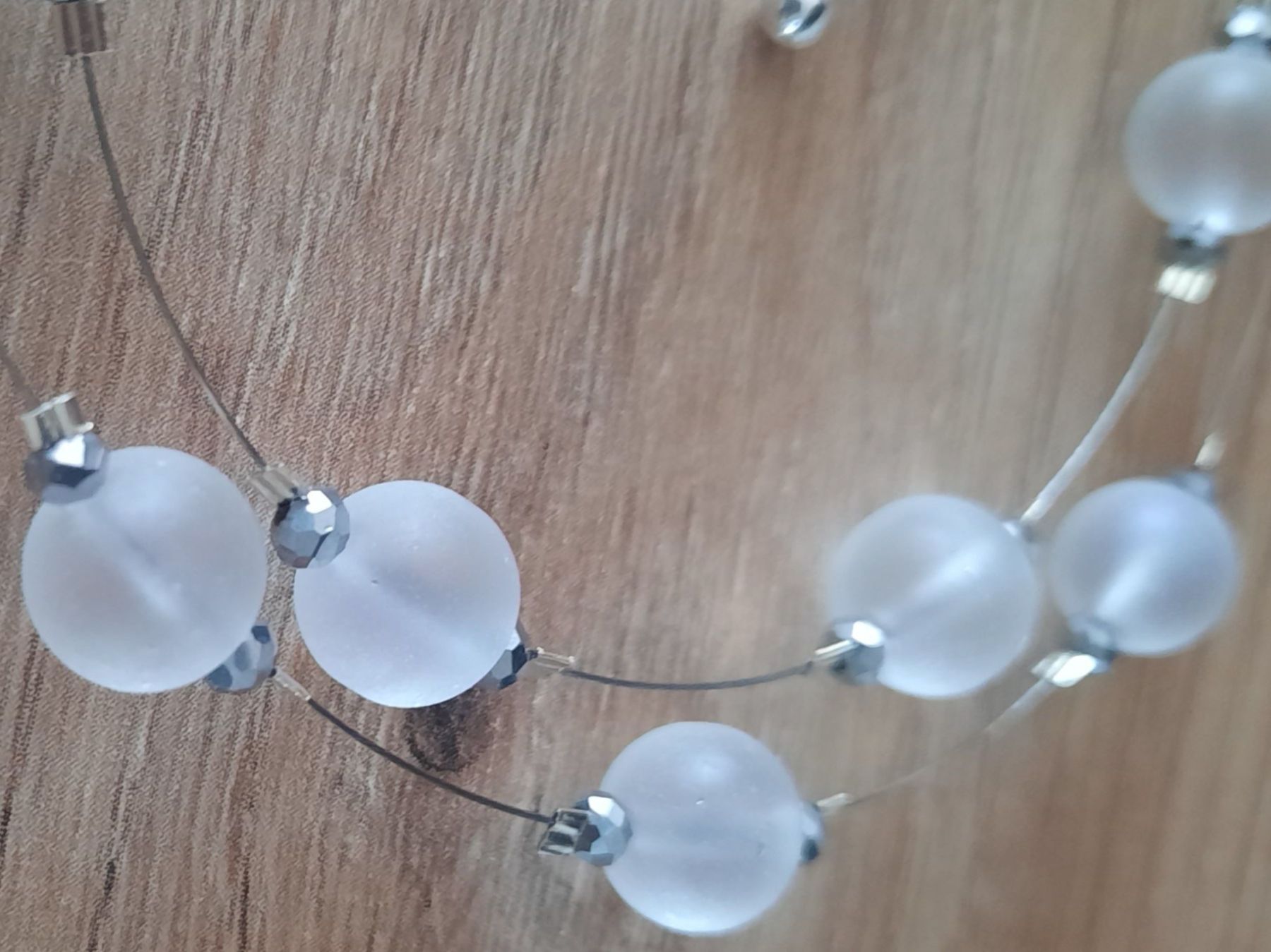 Ketten: Halskette mit Glasperlen, zart und elegant . – Neu (gemäss Beschreibung) aus Solothurn von lsc_pf99