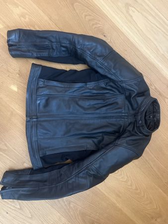 Schöne Damen-Motorradjacke