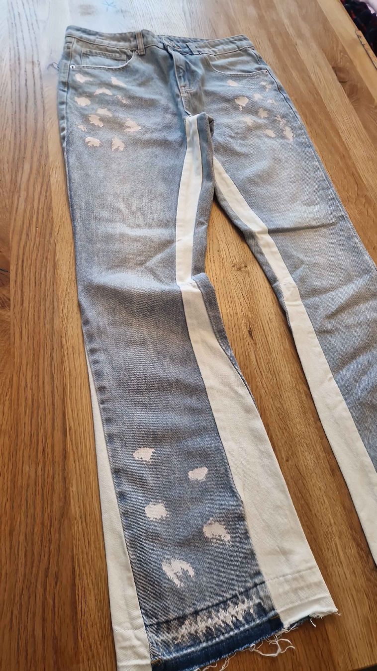 Jeans: Stylische Jeans mit Seitenstreifen – Neu und originalverpackt aus Gwatt (Thun) von Letzte-Chance-III