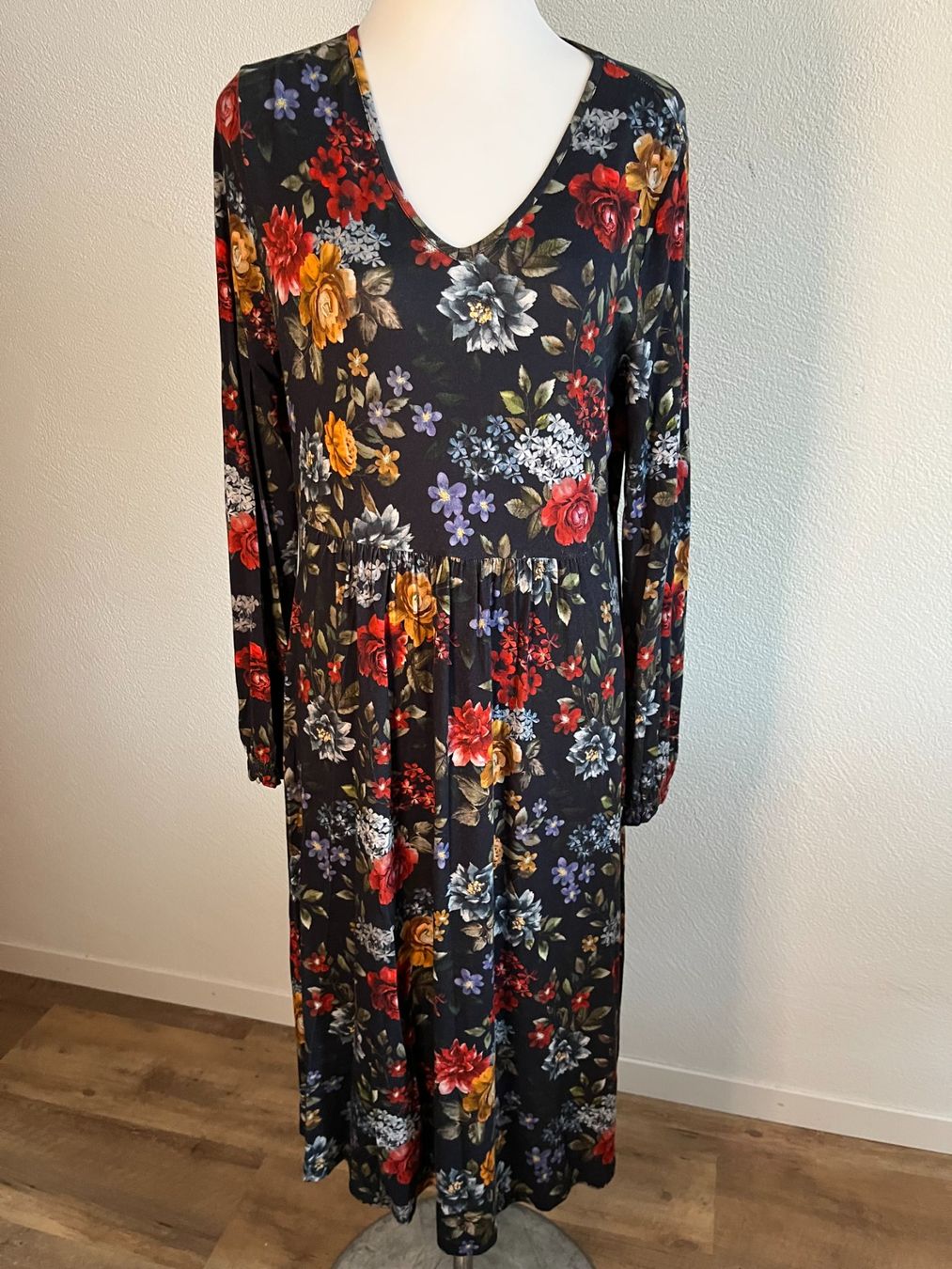 Kleider: Kleid, Viskose, Gr. S-L, NP 89.- – Neu und originalverpackt aus Interlaken von Jasmin_Flower