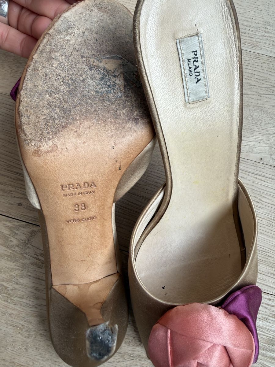 Prada Damenschuhe: Prada Mules/Pantoletten, Gr. 38, Beige/Rosa, Seide – Gebraucht aus Oberwil b. Zug von maxcherry 2