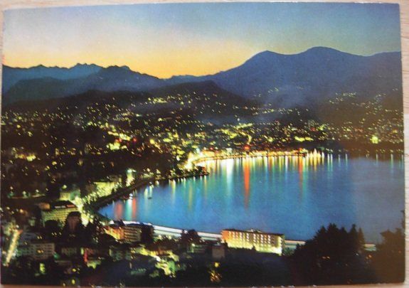 Cartoline postali: Ansichtskarte ungelaufen - Lugano bei Nacht – Usato da Dübendorf venduto da rumpumpel