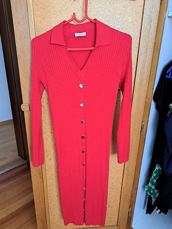 Robes: Robe pull marque Liujo – D'occasion à Boécourt par noe_zxh5