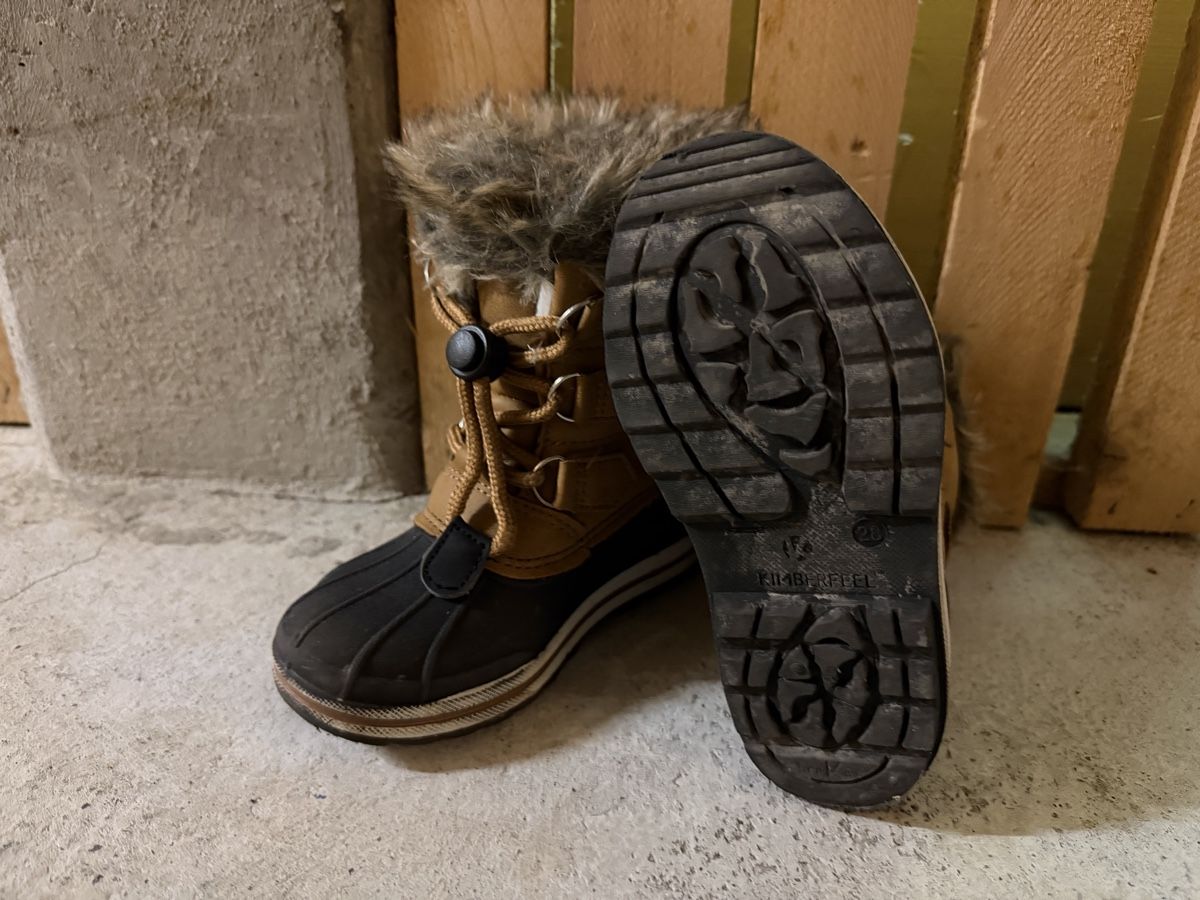 Scarpe per ragazzi: Botte de neige enfant 28 – Usato da Genève venduto da oli_l7bc 1