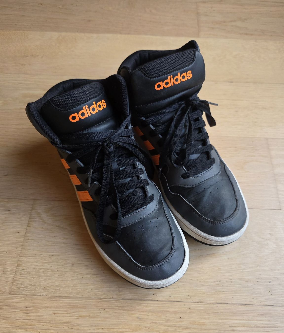 Adidas Scarpe per ragazzi: Adidas Hoops Mid 3.0 Sneaker - Grösse 39.5 – Usato da Zug venduto da sa.ho